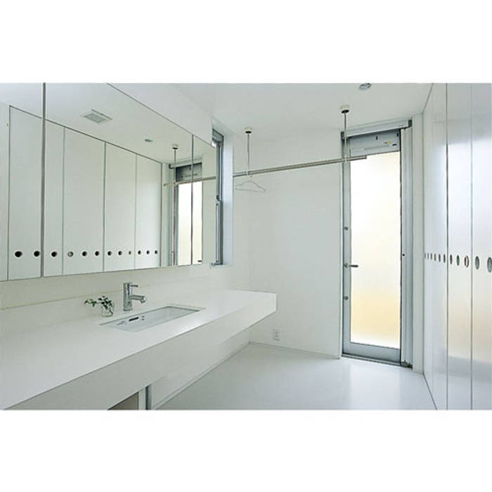 田の字プランのいえ, 関建築設計室 / SEKI ARCHITECTURE & DESIGN ROOM 関建築設計室 / SEKI ARCHITECTURE & DESIGN ROOM Modern bathroom