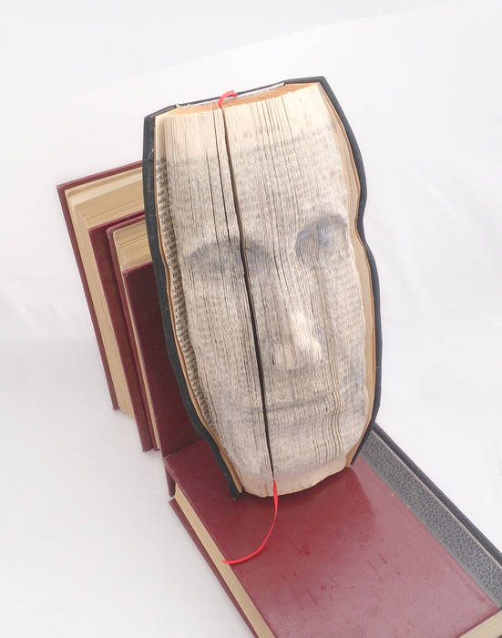 Face Relief Portrait made of altered book Atelier Christine Rozina Meer ruimtes Kunstobjecten