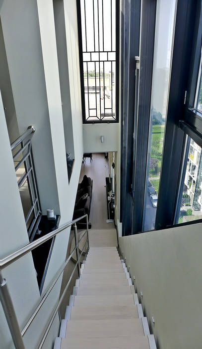 apartament eco prak, PIKSTUDIO PIKSTUDIO 現代風玄關、走廊與階梯