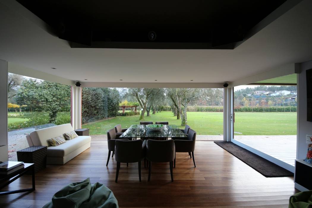 Casa de Campo em Barcelos, 3H _ Hugo Igrejas Arquitectos, Lda 3H _ Hugo Igrejas Arquitectos, Lda ห้องทานข้าว