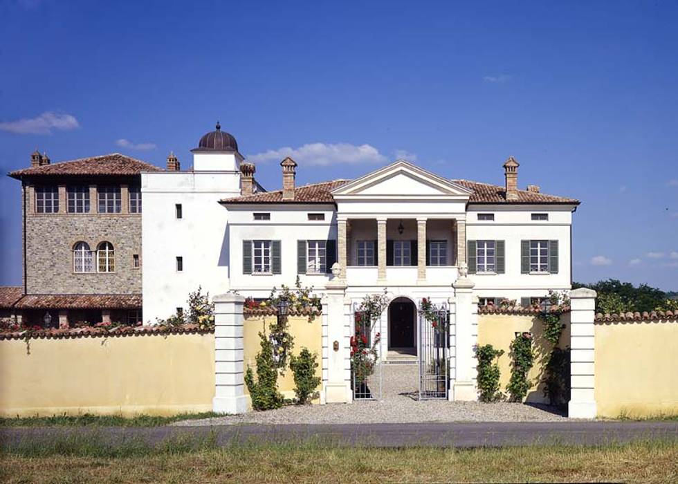 Complesso abitativo, Andrea Pacciani Architetto Andrea Pacciani Architetto Classic style houses