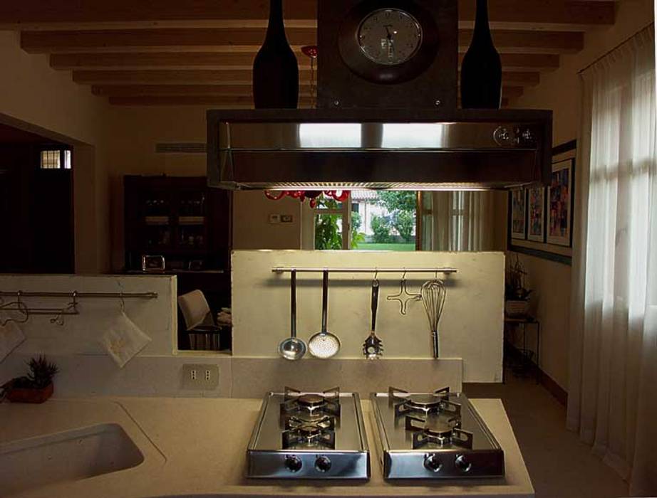 Casa unifamliare, Andrea Pacciani Architetto Andrea Pacciani Architetto Kitchen Cabinets & shelves