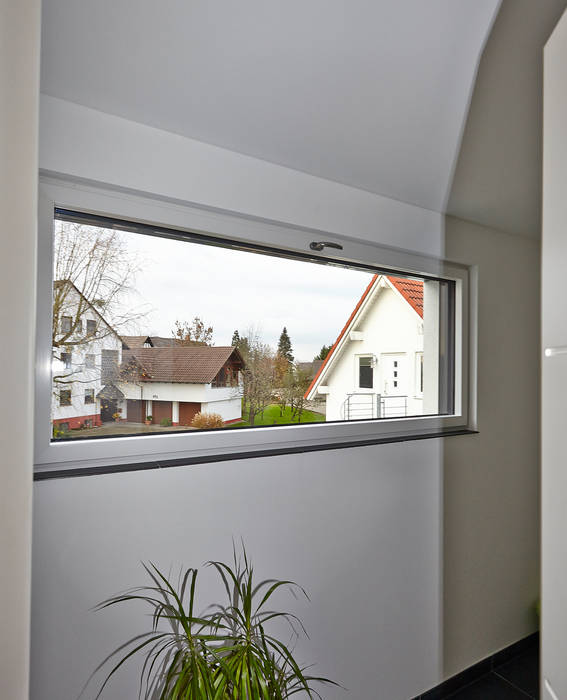 Referenz (Knobloch), hilzinger GmbH - Fenster + Türen hilzinger GmbH - Fenster + Türen Minimalist corridor, hallway & stairs