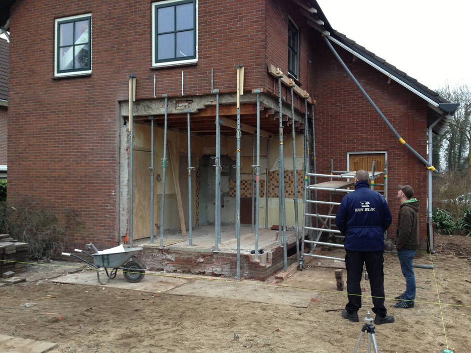 Renovatie en uitbreiding Jaren 50 woning, Newjoy concepts Newjoy concepts Casas modernas