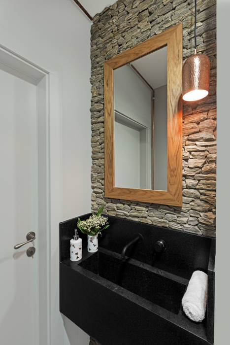 Minimalist, simple lake house design by OIKOI homify Scandinavian style bathroom Stone