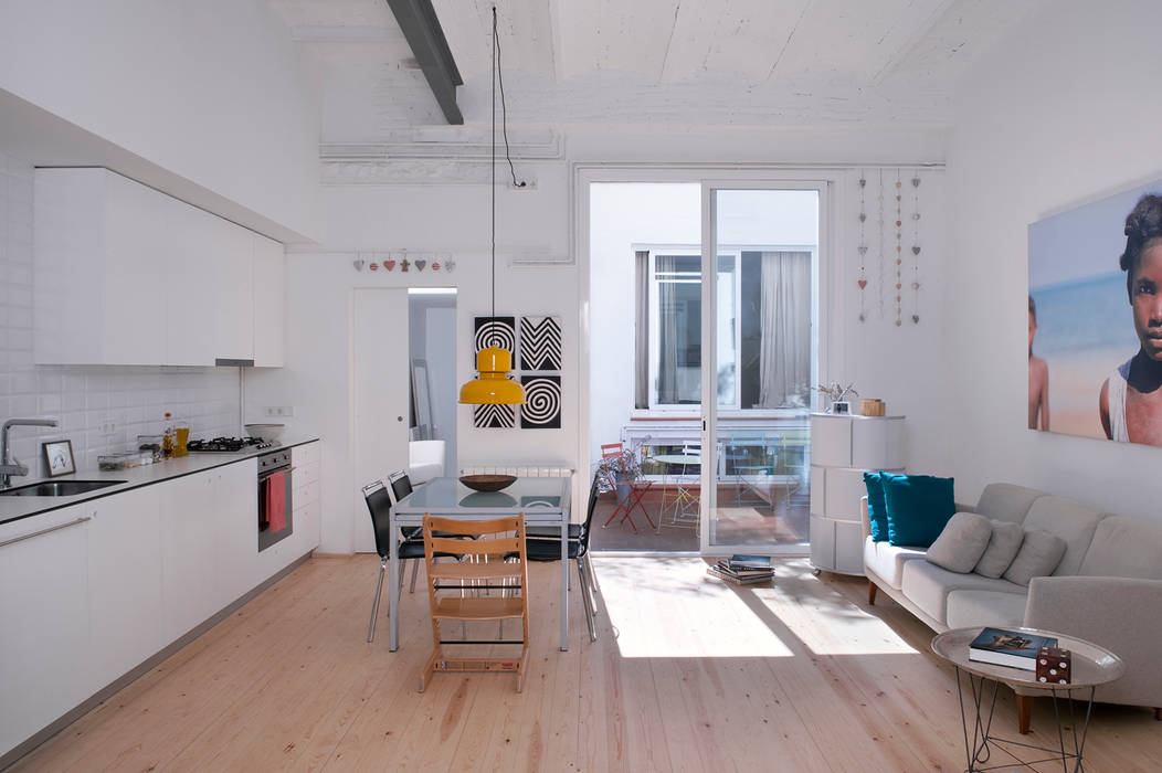 Reforma de vivienda y estudio de fotografía OP, manrique planas arquitectes manrique planas arquitectes Living room