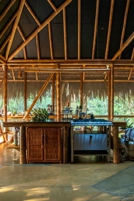 Universo Pol - Morro de San Pablo, IR arquitectura IR arquitectura Tropical style kitchen Bamboo Green