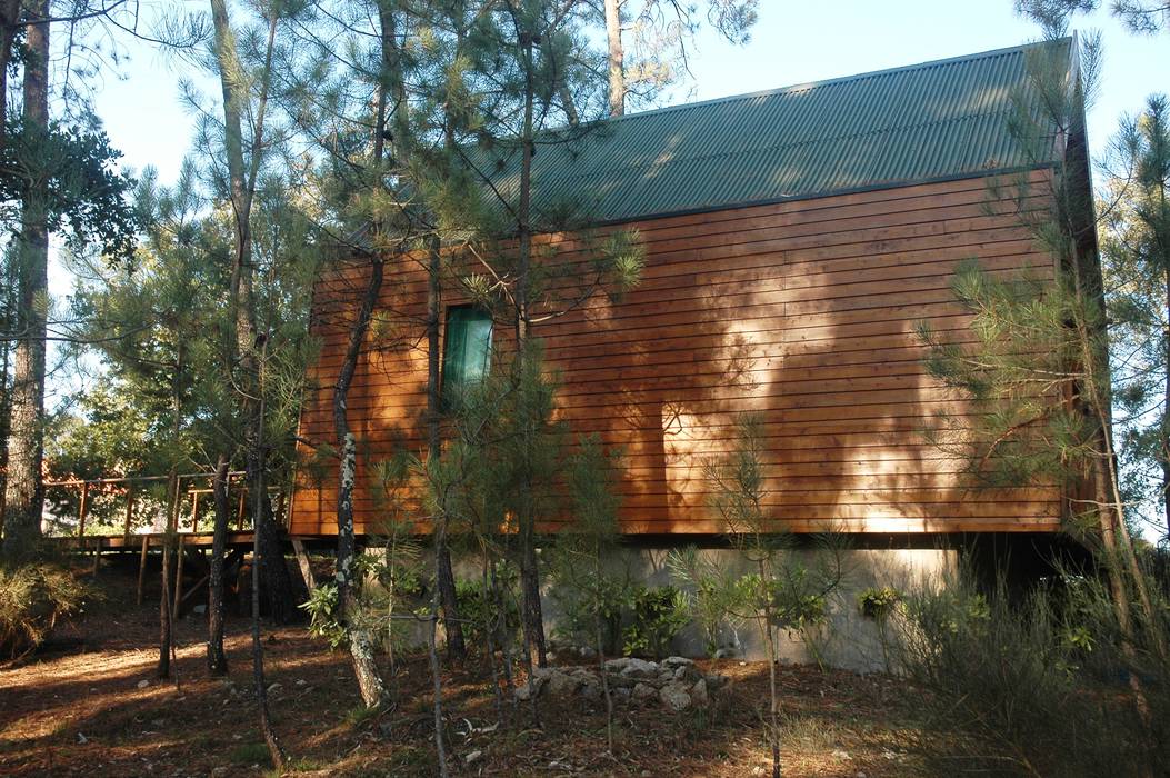 3 anos depois... Casa em Cabeça Santa NORMA | Nova Arquitectura em Madeira (New Architecture in Wood) Casas rústicas Madeira maciça Multicolor