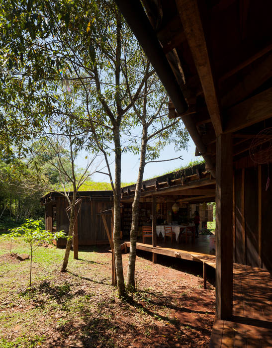 Comuna Yerbas del Paraiso - Misiones, IR arquitectura IR arquitectura Balcones y terrazas de estilo rural Madera maciza Multicolor