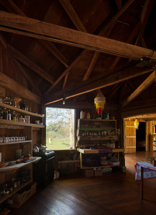 Comuna Yerbas del Paraiso - Misiones, IR arquitectura IR arquitectura Kitchen Solid Wood Multicolored