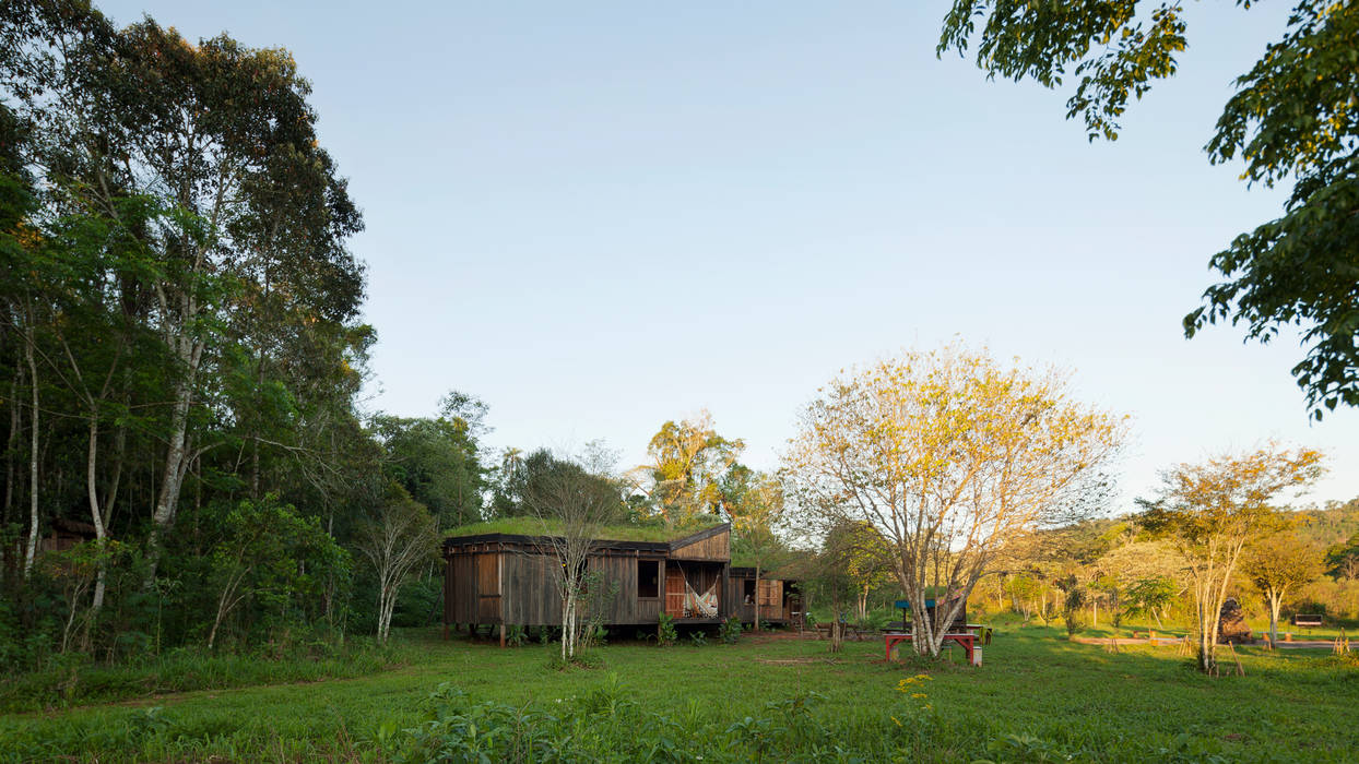 Comuna Yerbas del Paraiso - Misiones, IR arquitectura IR arquitectura Wiejski ogród Lite drewno Wielokolorowy