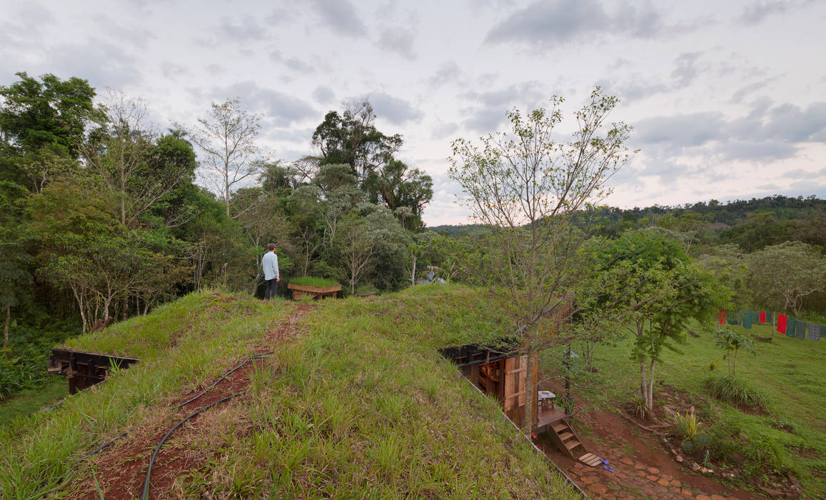 Comuna Yerbas del Paraiso - Misiones, IR arquitectura IR arquitectura Сад в стиле кантри Твердая древесина Многоцветный