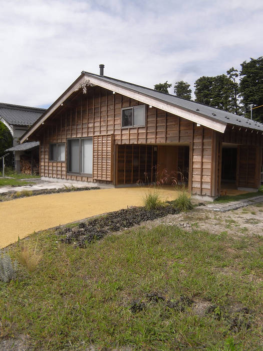 外観 一級建築士事務所マチデザイン 日本家屋・アジアの家 木 木目調 空,植物,雲,建物,窓,家,木,土地区画,植生,コテージ