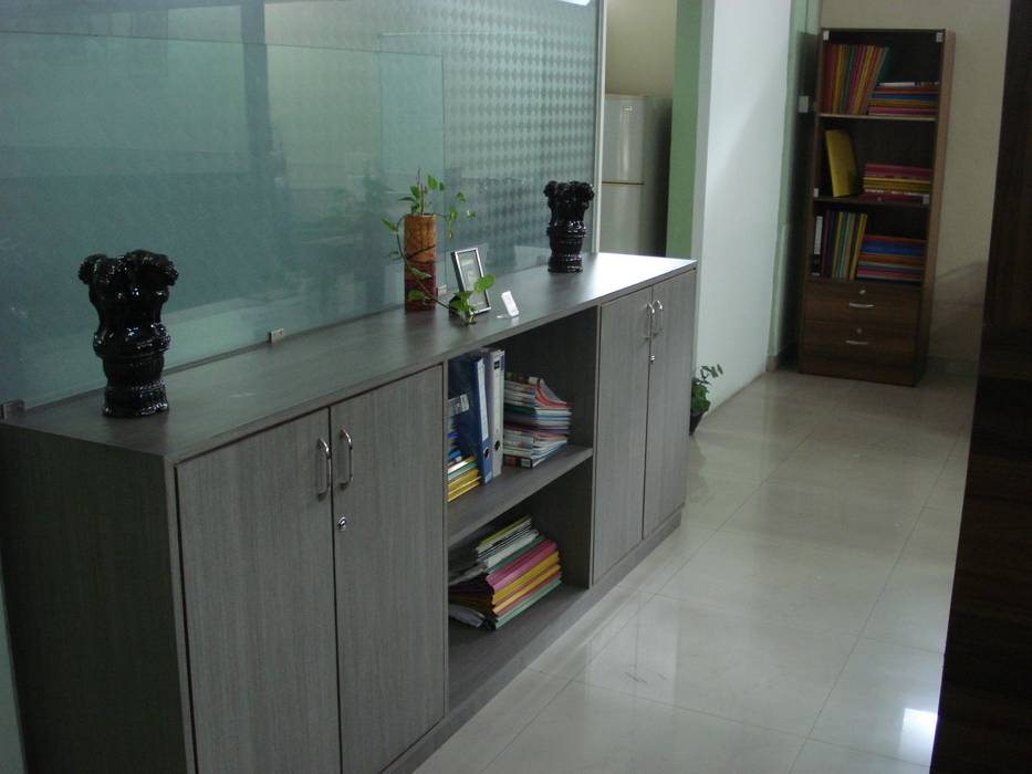 Private office of an International Steel Trading Company , DS DESIGN STUDIO DS DESIGN STUDIO Commercial spaces Offices & stores