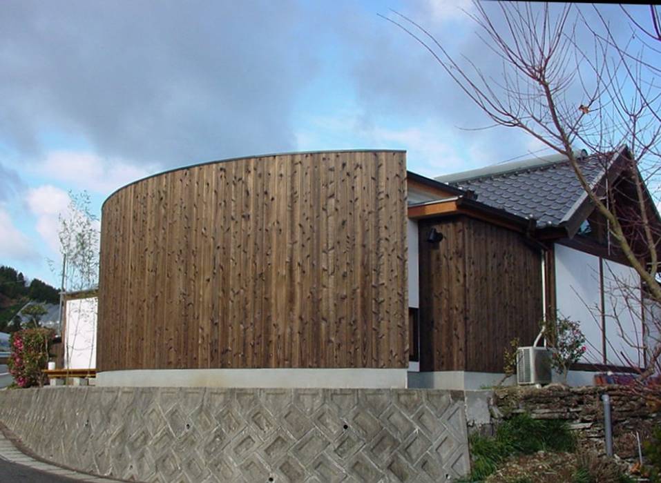 小さな家の増築, 松永鉄快建築事務所 松永鉄快建築事務所 Case moderne Legno massello Variopinto