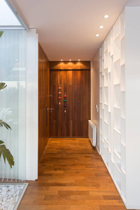 Casa C Puerto Roldan, VISMARACORSI ARQUITECTOS VISMARACORSI ARQUITECTOS Modern Corridor, Hallway and Staircase