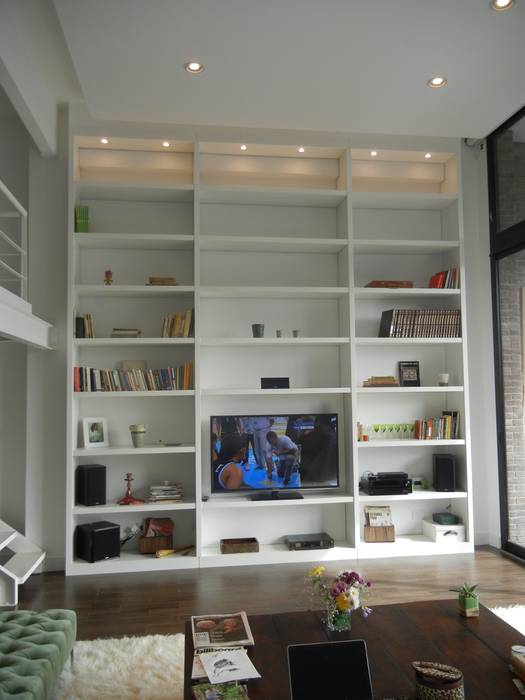 Loft en Martinez, Fainzilber Arqts. Fainzilber Arqts. Modern Living Room Shelves