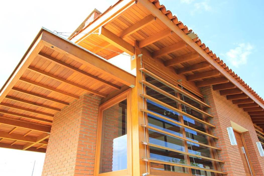 Casa em Araçoiaba da Serra-SP Brasil, TK arquitetura e Design de Interiores TK arquitetura e Design de Interiores Casas modernas