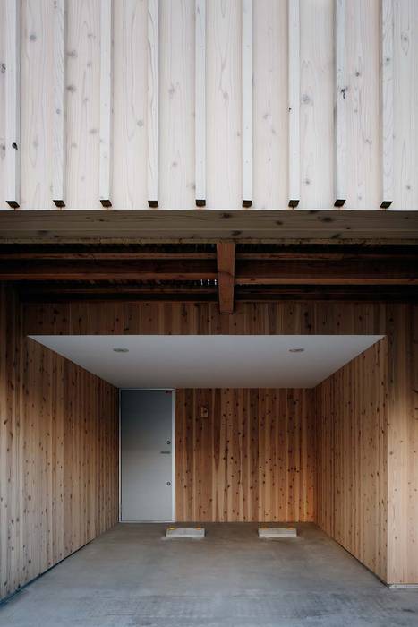 駒沢の家, ディンプル建築設計事務所 ディンプル建築設計事務所 Modern garage/shed Solid Wood Multicolored