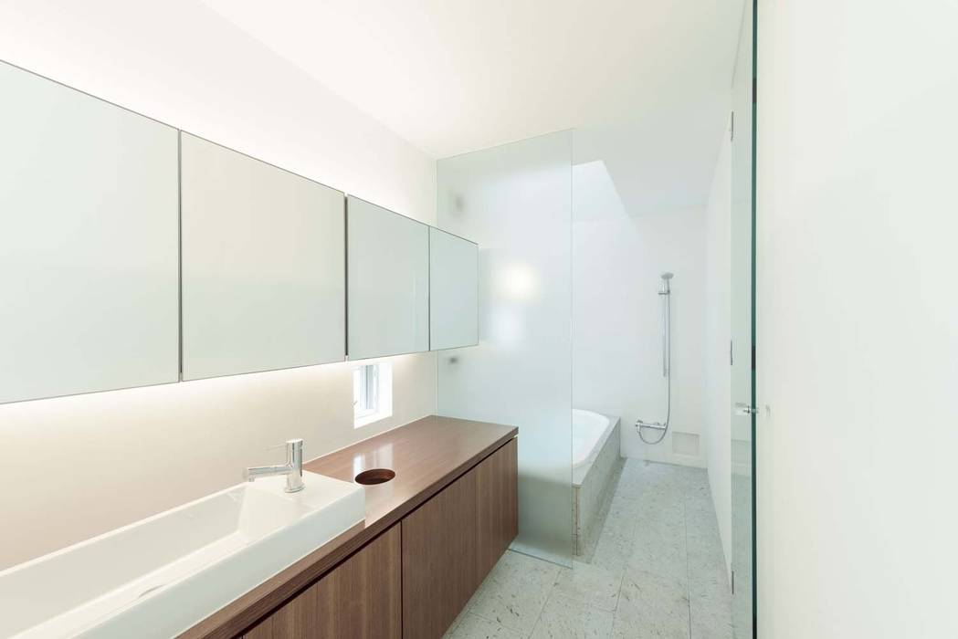 千歳烏山の家, ディンプル建築設計事務所 ディンプル建築設計事務所 Modern style bathrooms Stone