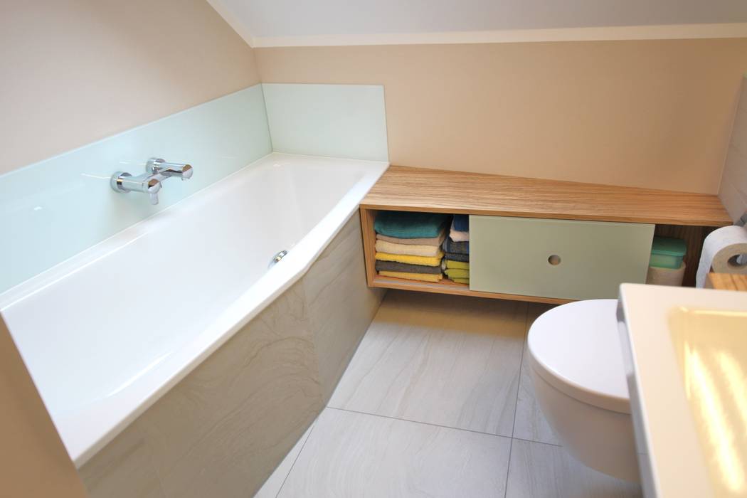 homify Salle de bain moderne Céramique