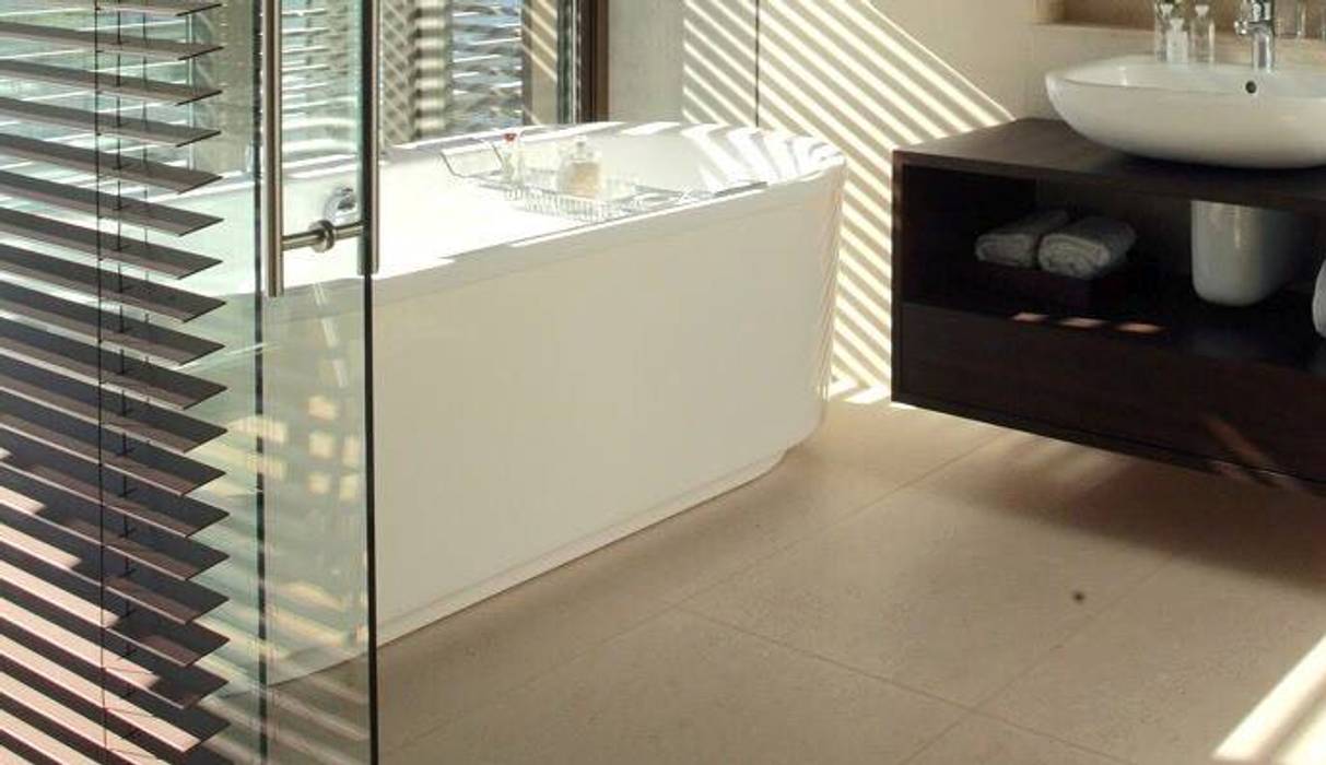 Hidromasajes, Minipiscinas & Ecobox, AQUAGLASS AQUAGLASS Modern bathroom Bathtubs & showers