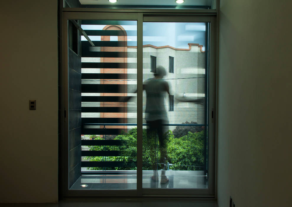 Casas Trapecio, INDICO INDICO Balcones y terrazas modernos