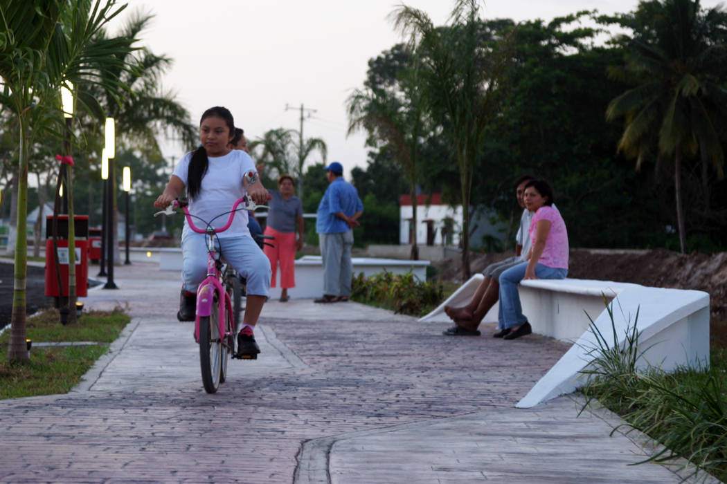 PASEO RIO VIEJO , Studio 360 Studio 360 Jardins modernos