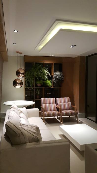 Lounge da varanda com jardim vertical ao fundo. Lucio Nocito Arquitetura e Design de Interiores Salas de estar modernas