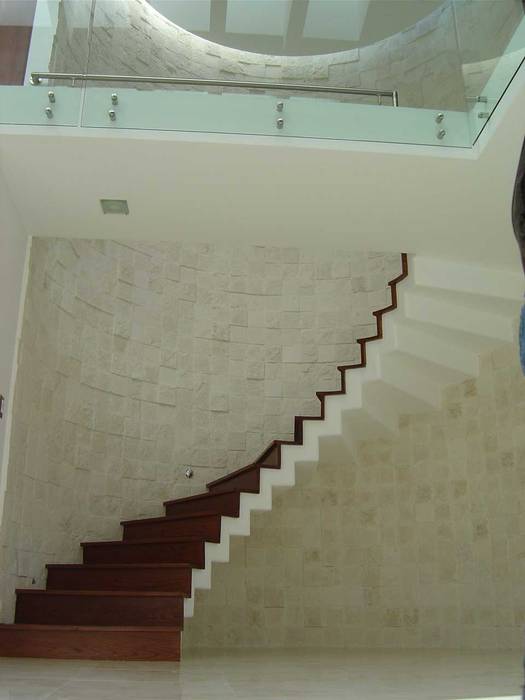 Escalera circular SANTIAGO PARDO ARQUITECTO Pasillos, vestíbulos y escaleras de estilo moderno