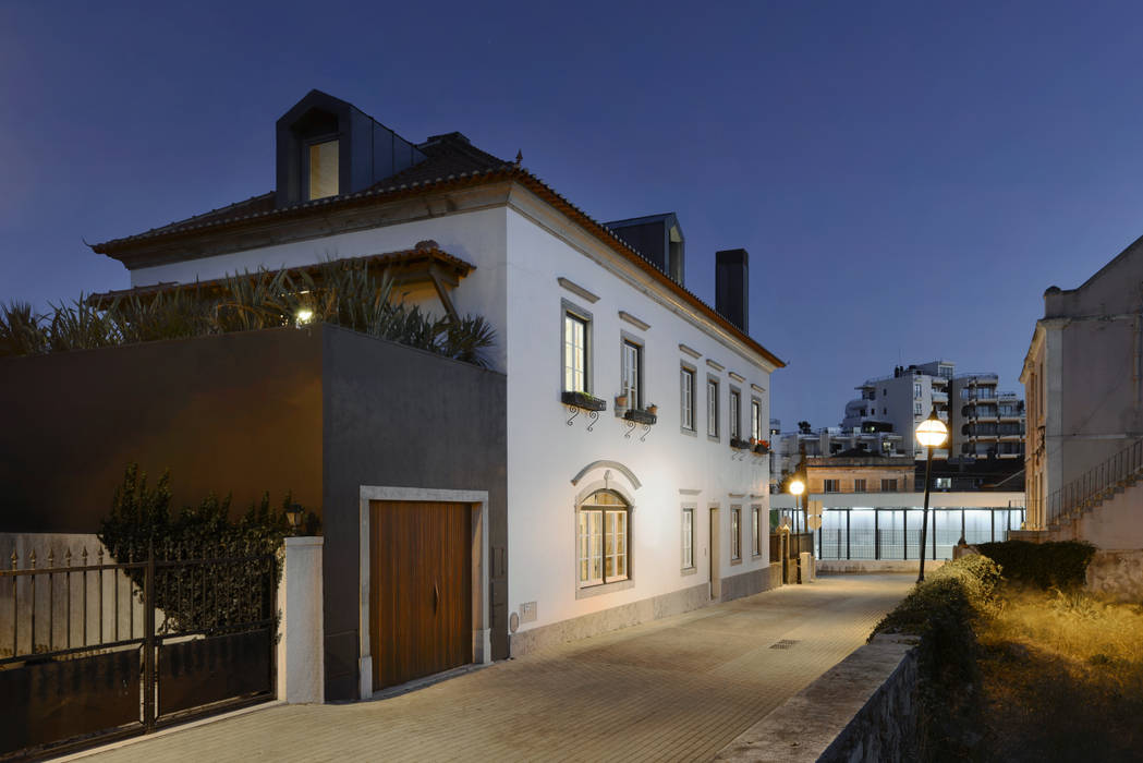 Casa Antiga de 1923, Ricardo Moreno Arquitectos Ricardo Moreno Arquitectos Modern Houses