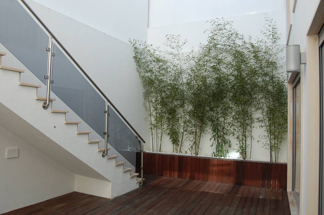 Critério Arquitectos by Canteiro de Sousa Eclectische balkons, veranda's en terrassen