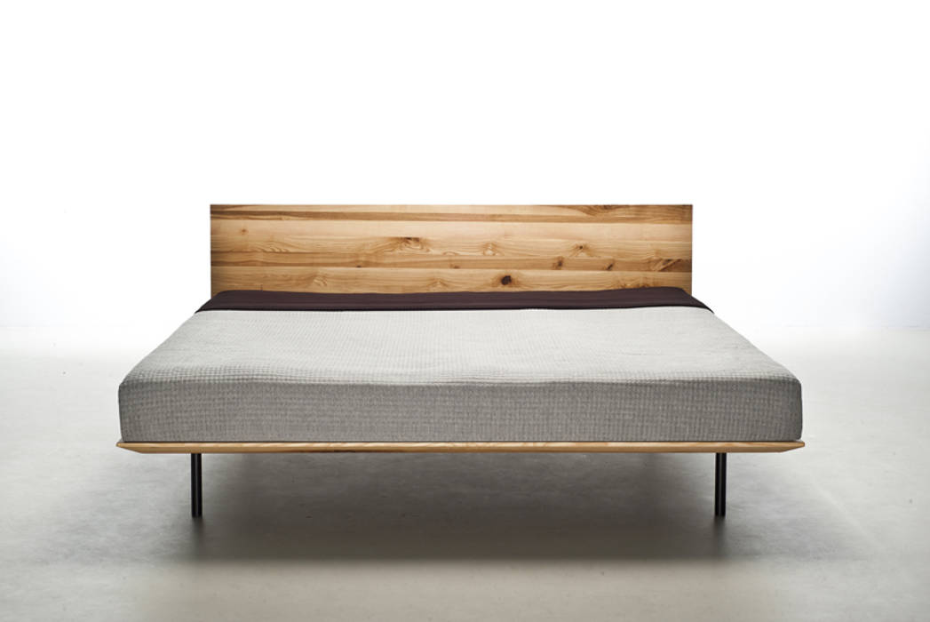 MAZZIVO bed MODO - solid ash wood mazzivo konzept + gestaltung przemysław mitręga Nowoczesna sypialnia Drewno O efekcie drewna Łóżka i zagłówki