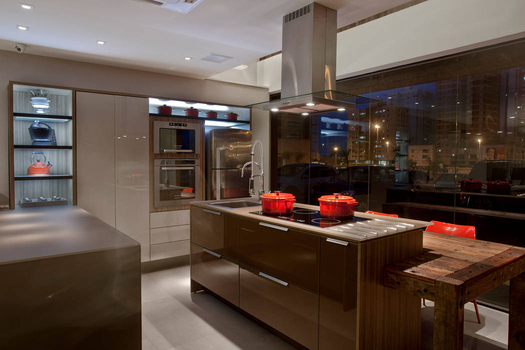 Showroom, Ampla Ambientes Ampla Ambientes Kitchen Cabinets & shelves