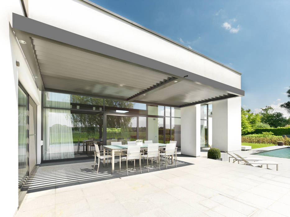 Elmstree Grove | UmbrisbyIQ | IQ Outdoor Living Balcones y terrazas de estilo moderno Aluminio/Cinc