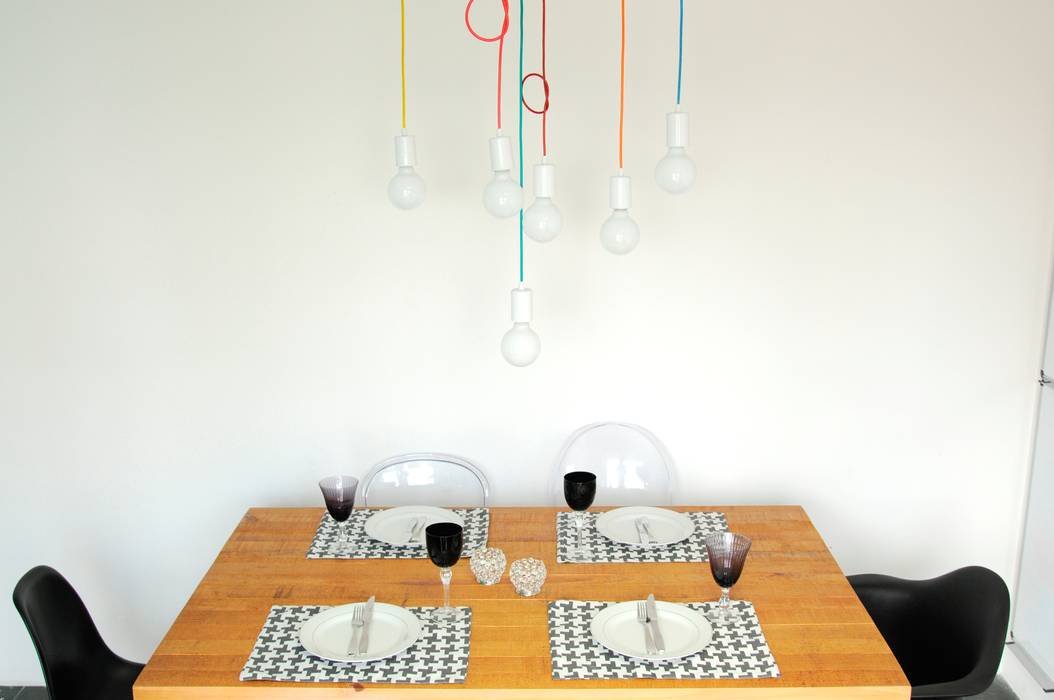 Menos é Mais..., Cromalux Sistemas de Iluminação Ltda Cromalux Sistemas de Iluminação Ltda Minimalist dining room Aluminium/Zinc Lighting