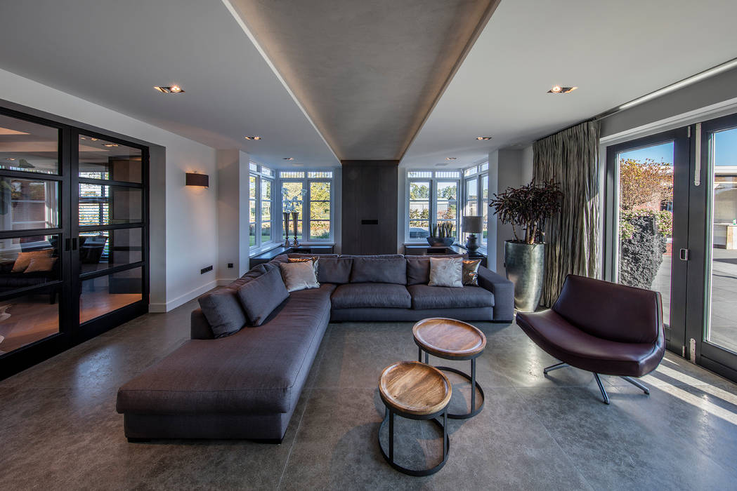Inspiratie zit in de details: laat je betoveren van deze chique villa, Medie Interieurarchitectuur Medie Interieurarchitectuur Modern living room Limestone