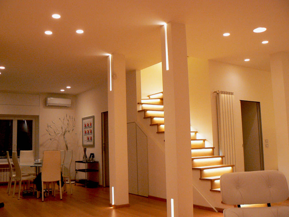 Abitazione privata - San Felice, Lighting and... Lighting and... Ingresso, Corridoio & Scale in stile minimalista Illuminazione