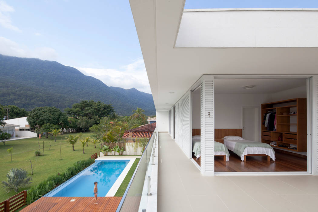 Casa Guaecá , Conrado Ceravolo Arquitetos Conrado Ceravolo Arquitetos Nowoczesny balkon, taras i weranda