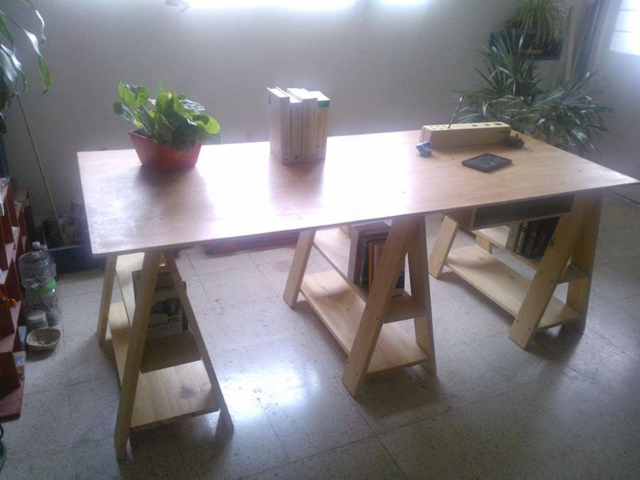 Escritorio - Mesa de Trabajo, Departamento Seis Departamento Seis Industrial style study/office Solid Wood Multicolored Desks