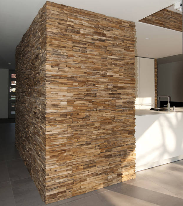 Keuken met "wonderwall" houten wandbekleding OTTENVANECK architecten & vormgevers