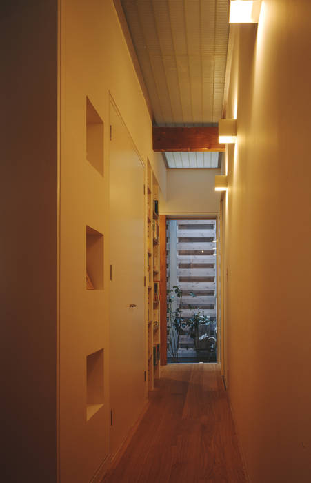 1階廊下 一級建築士事務所アトリエｍ モダンスタイルの 玄関&廊下&階段