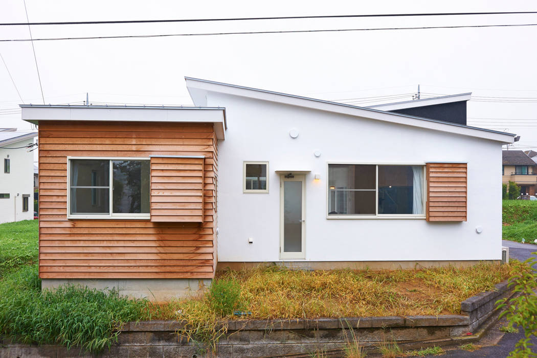 コートヤードとバイクガレージのある家, tai_tai STUDIO tai_tai STUDIO Modern houses