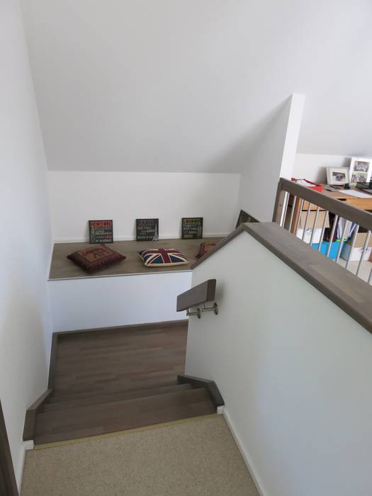 Staircase The Chase Architecture Ingresso, Corridoio & Scale in stile moderno