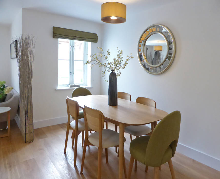 Church Mews, Hartland, Devon homify Moderne eetkamers