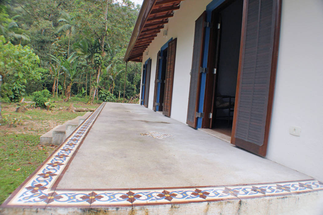 Casa Rústica e Colonial, RAC ARQUITETURA RAC ARQUITETURA Balcones y terrazas de estilo colonial