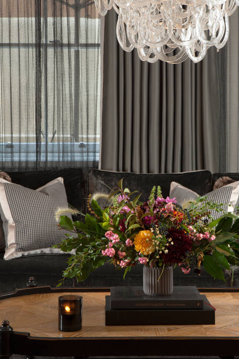 Living Room Roselind Wilson Design غرفة المعيشة sheer curtains,cushions,flowers,living room,coffee table