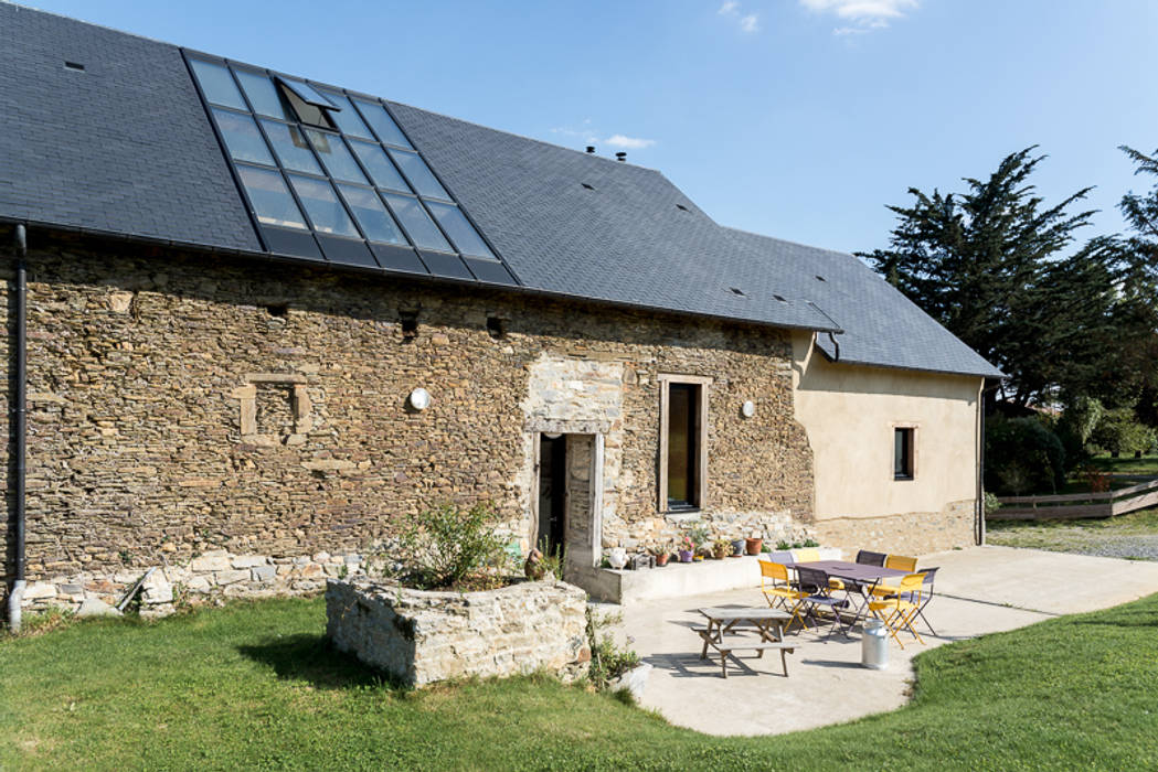 Gîte rural "La Cidrerie", Briand Renault Architectes Briand Renault Architectes カントリーな 家