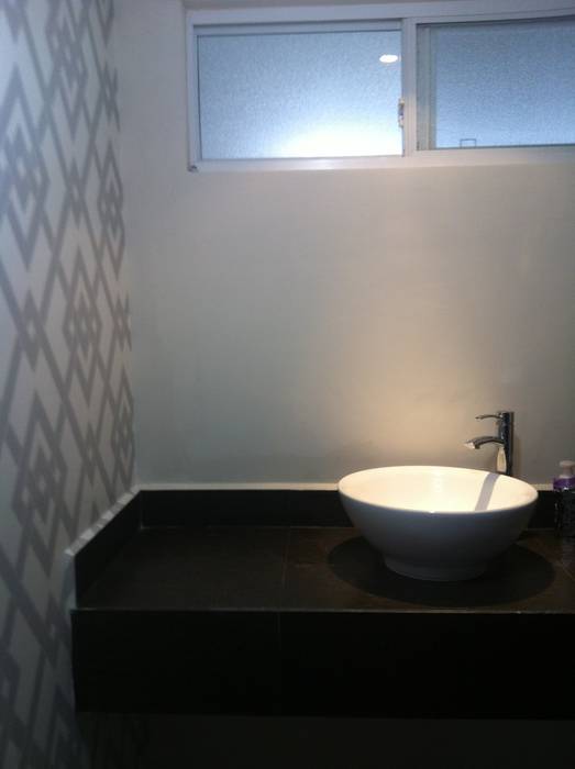 Kaspe 450, VIVAinteriores VIVAinteriores Modern bathroom