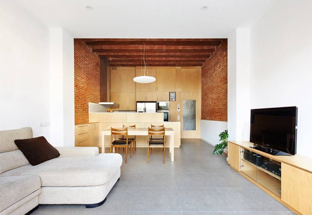 Una Casa Construida en el siglo pasado fabulosamente Transformada, Vallribera Arquitectes Vallribera Arquitectes Minimalistische woonkamers